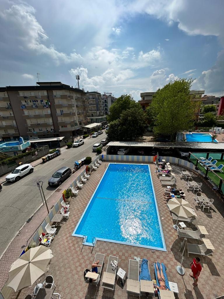 Hotel Garden Чезенатико Екстериор снимка