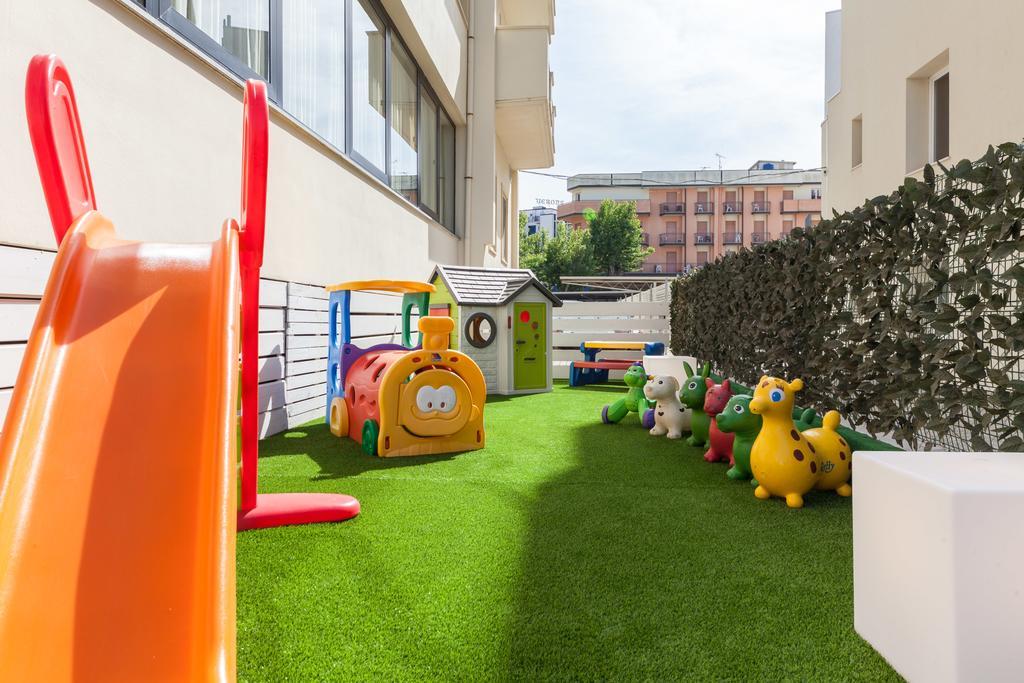 Hotel Garden Чезенатико Екстериор снимка