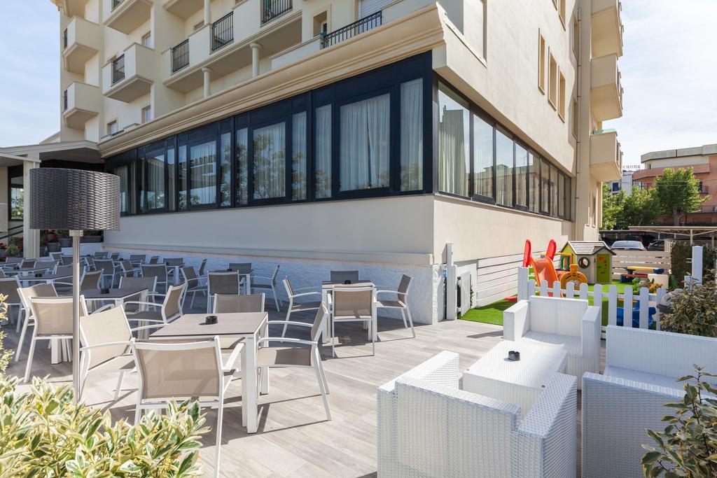 Hotel Garden Чезенатико Екстериор снимка
