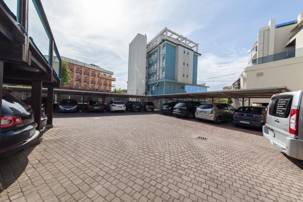 Hotel Garden Чезенатико Екстериор снимка