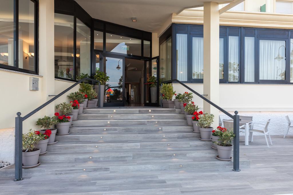 Hotel Garden Чезенатико Екстериор снимка